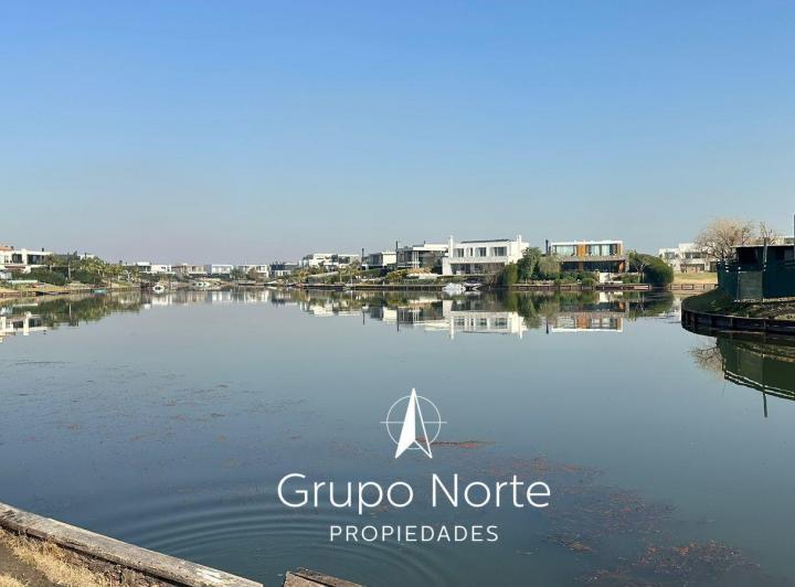 Terreno · 910m²