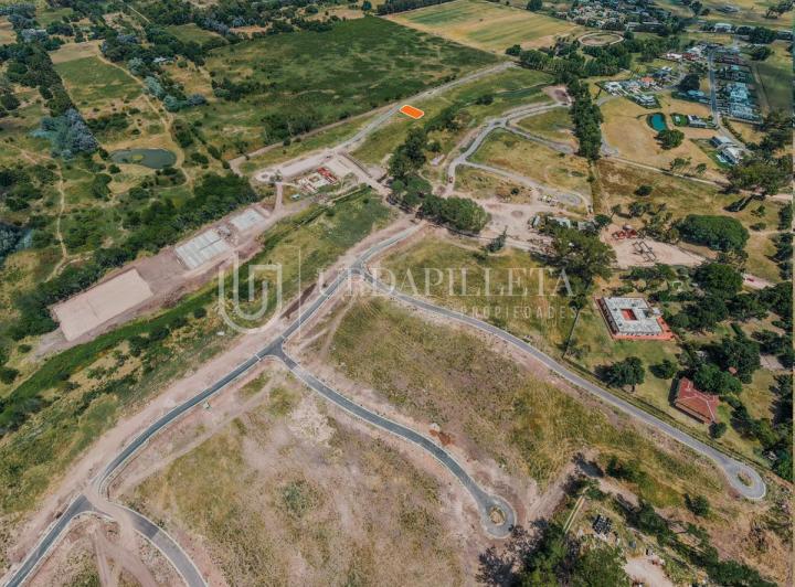 Terreno · 829m²