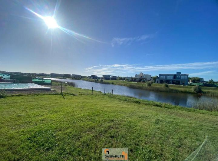Terreno · 858m²