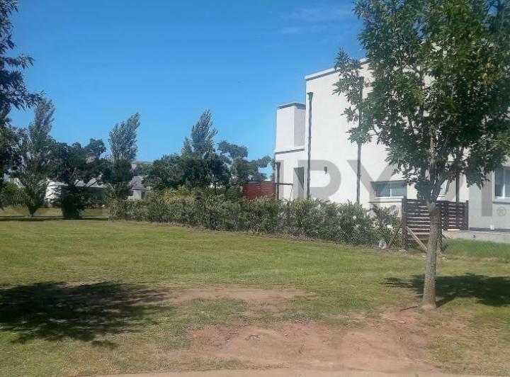 Terreno · 648m²