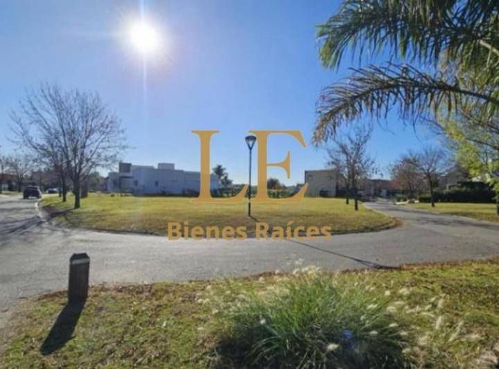 Terreno · 853m²