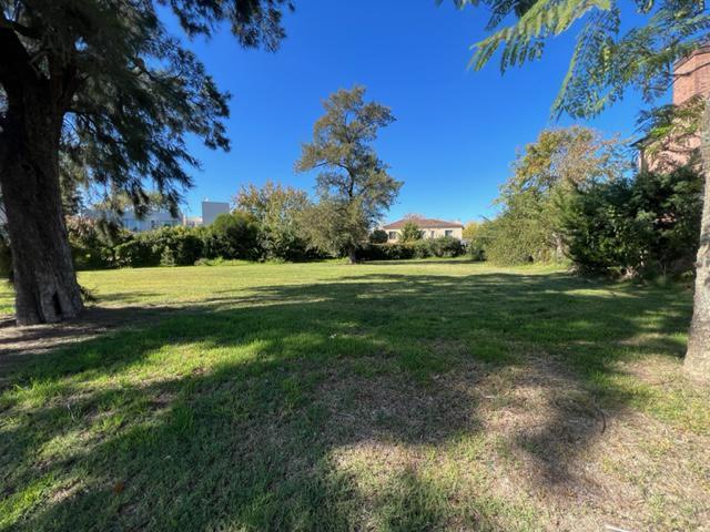 Terreno · 818m²