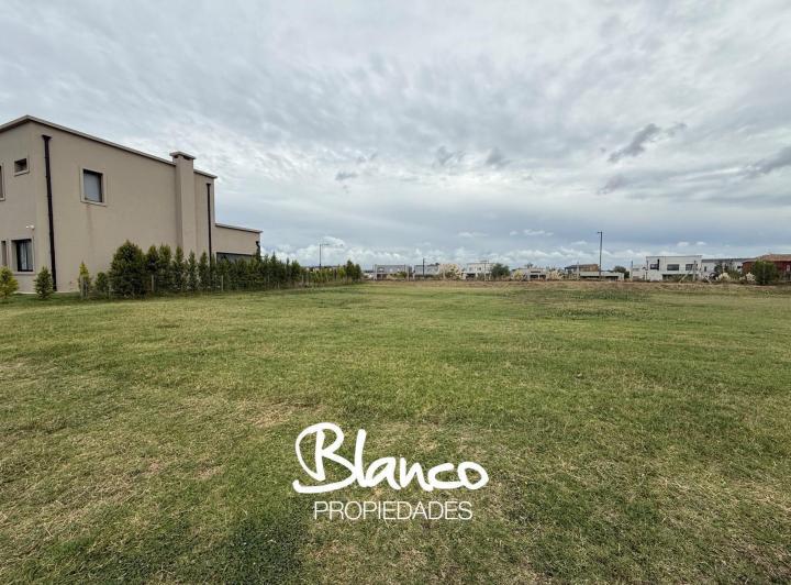 Terreno · 600m²