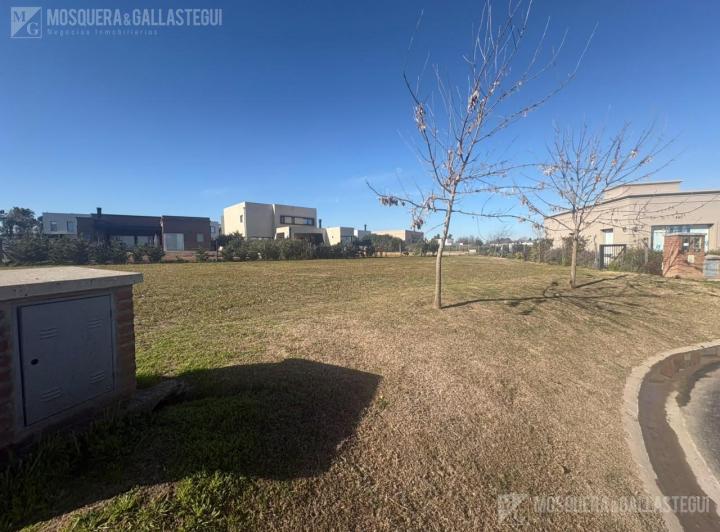 Terreno · 618m²