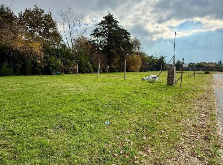 Terreno · 303m²