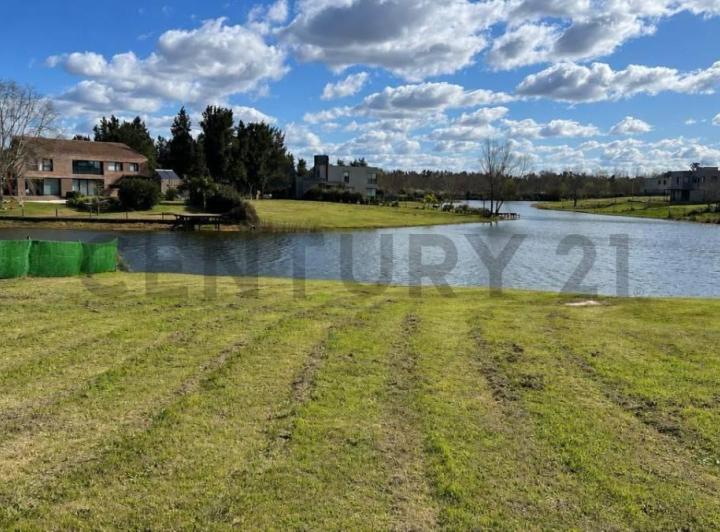 Terreno · 905m²