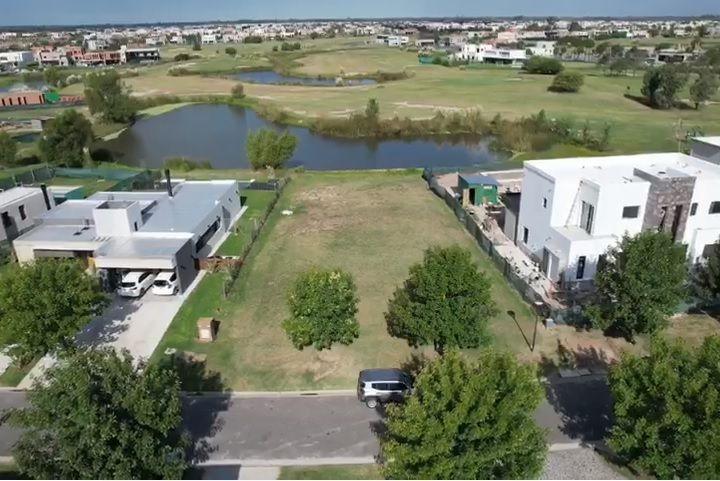 Terreno · 824m²