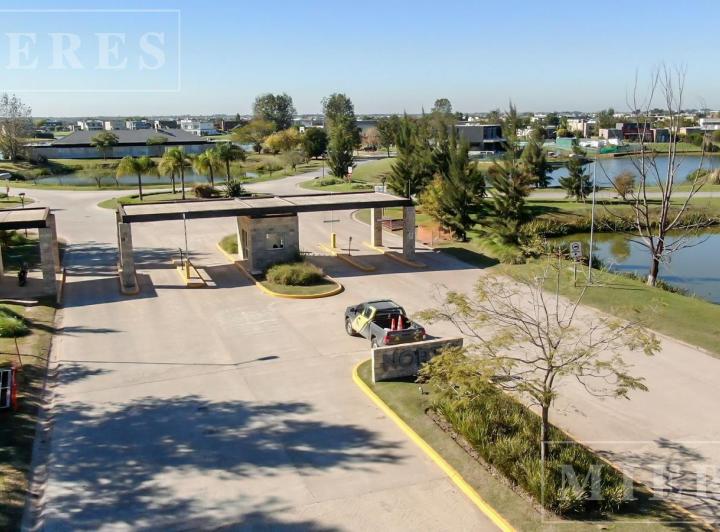 Terreno · 856m²
