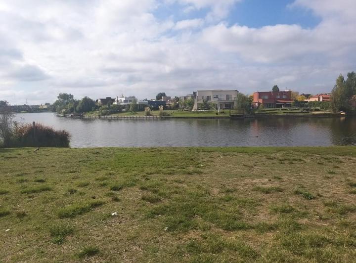 Terreno · 925m²
