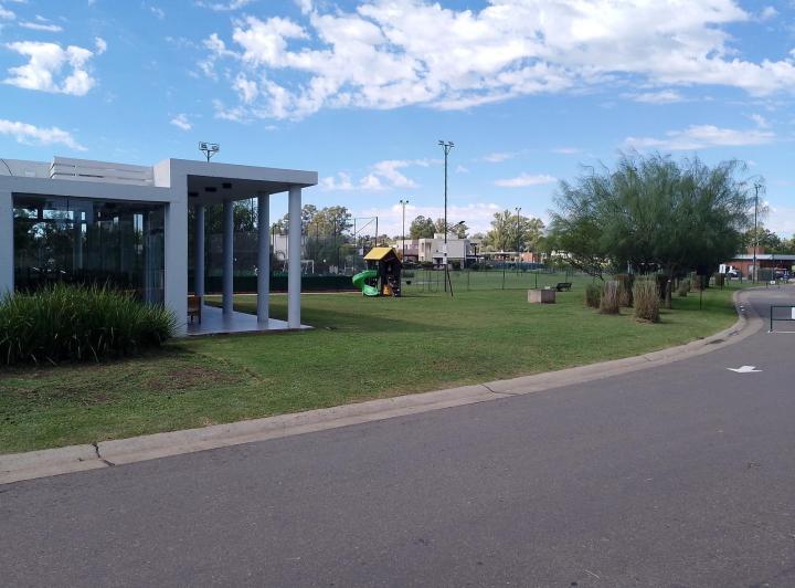 Terreno · 618m²