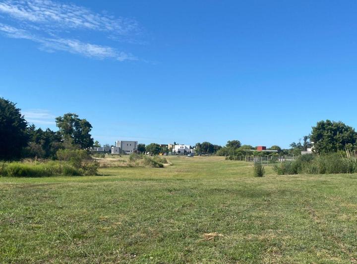 Terreno · 875m²