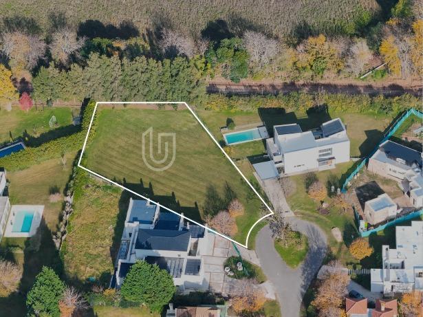 Terreno · 1600m²