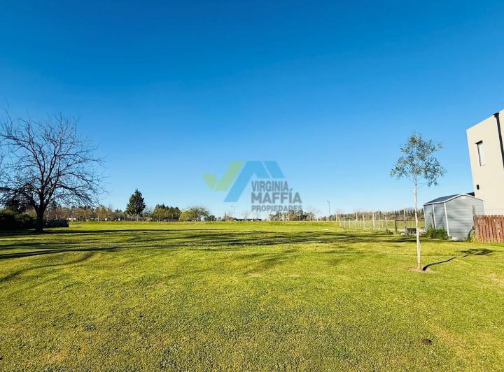 Terreno · 834m²