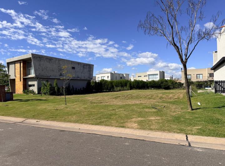 Terreno · 605m²