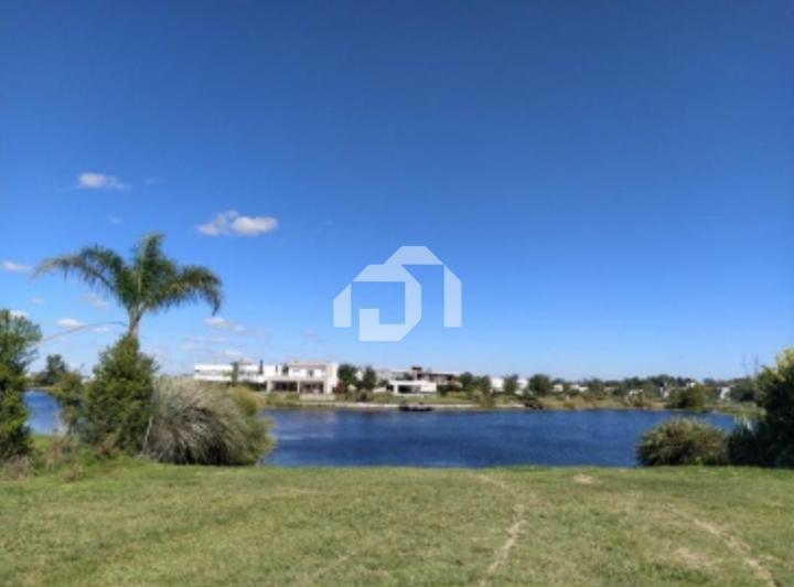 Terreno · 900m²