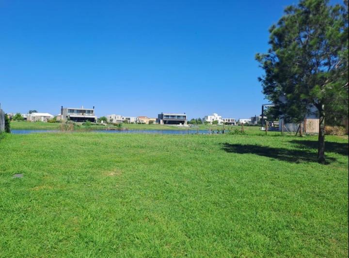 Terreno · 854m²