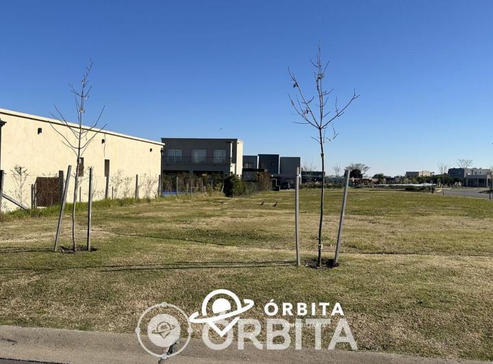 Terreno · 587m²