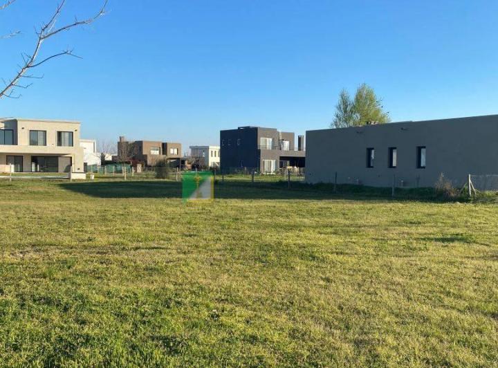 Terreno · 785m²