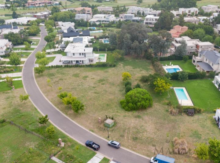Terreno · 1483m²