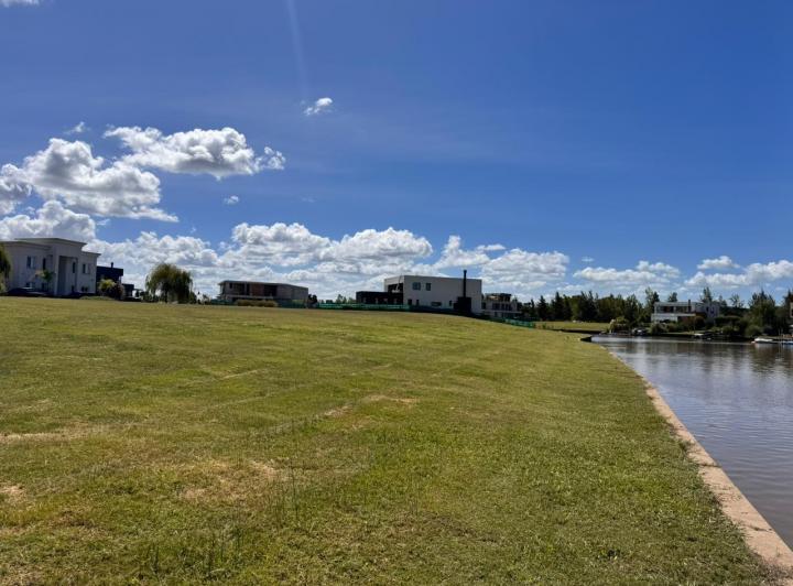 Terreno · 1080m²