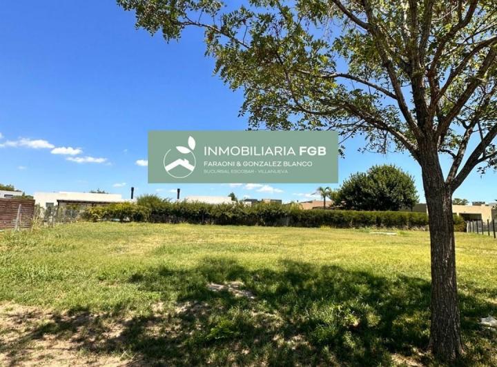 Terreno · 890m²