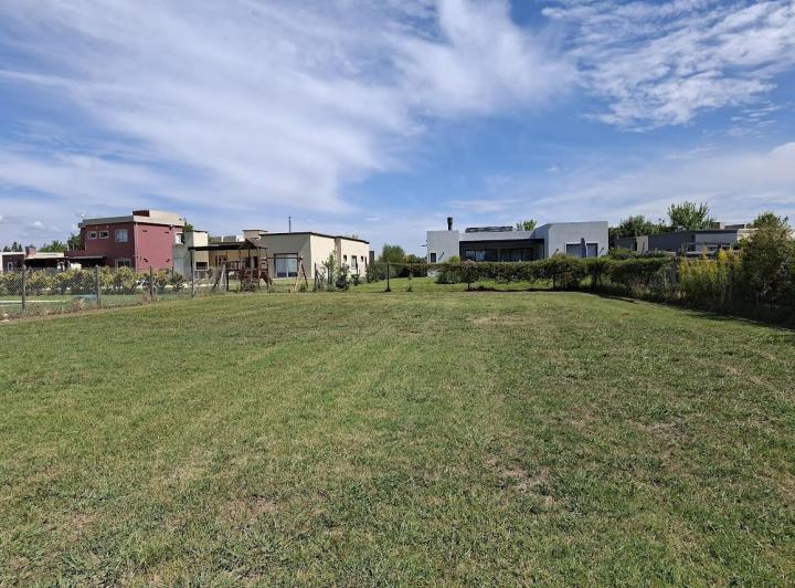 Terreno · 829m²