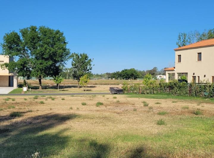 Terreno · 890m²