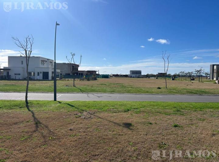 Terreno · 715m²