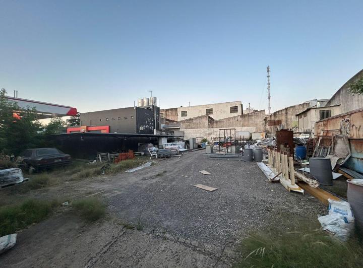 Terreno · 891m²