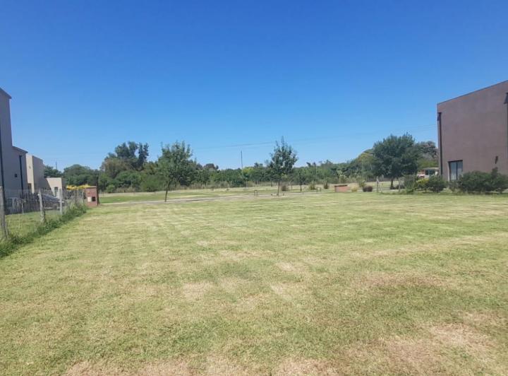 Terreno · 714m²