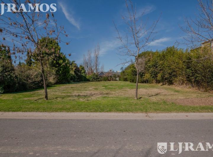 Terreno · 850m²