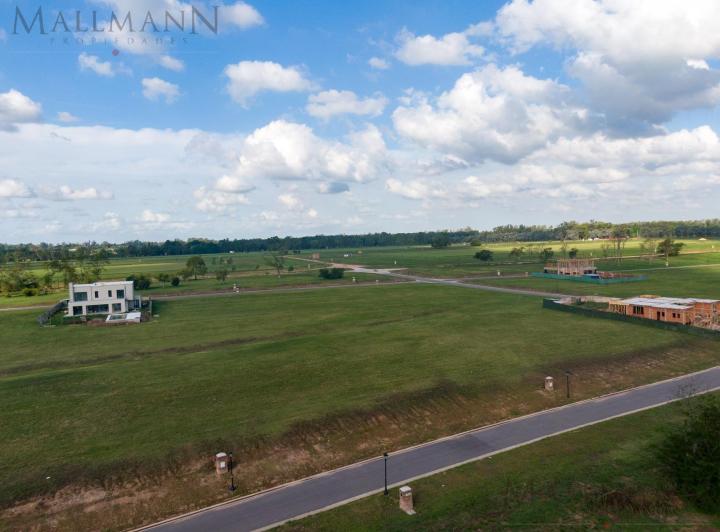 Terreno · 891m²