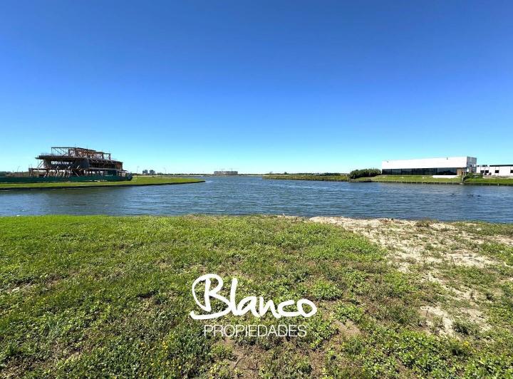 Terreno · 983m²