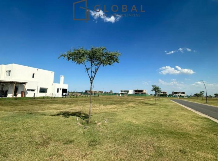 Terreno · 704m²