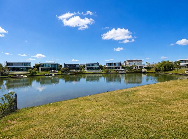 Terreno · 907m²
