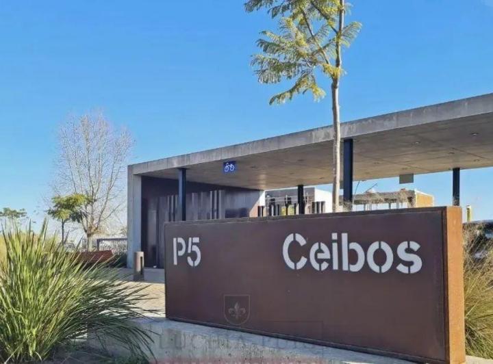 Terreno · 688m²