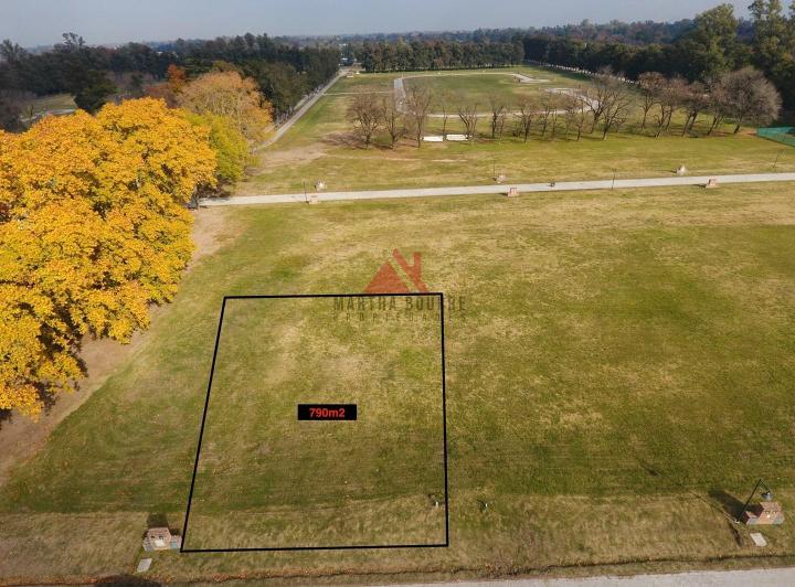 Terreno · 790m²