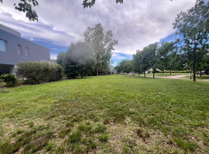 Terreno · 941m²