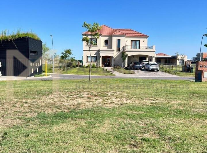 Terreno · 731m²