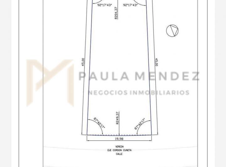 Terreno · 818m²