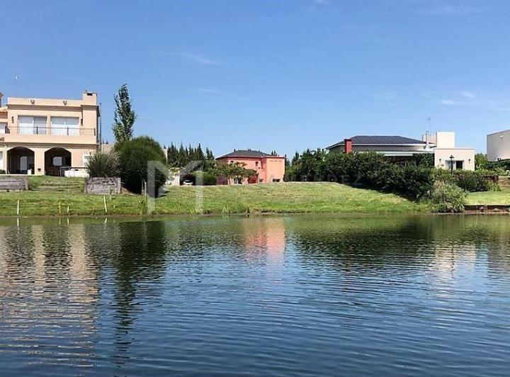 Terreno · 816m²