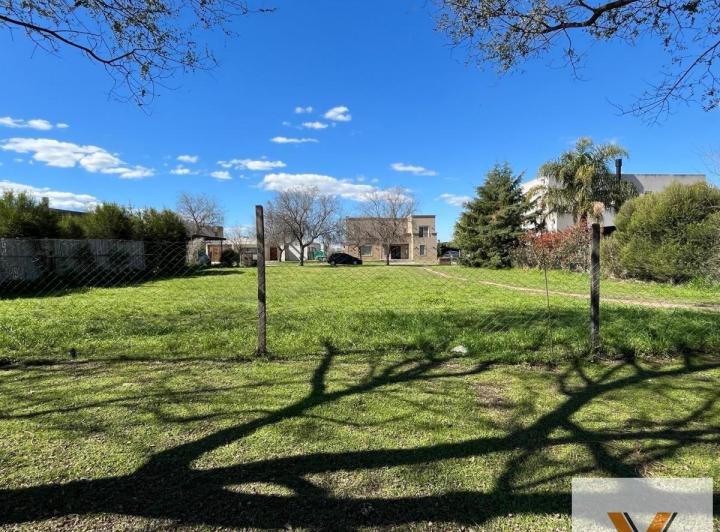 Terreno · 844m²