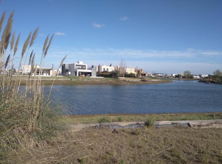 Terreno · 875m²