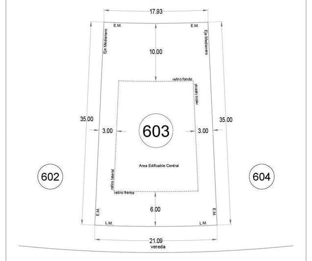Terreno · 680m²