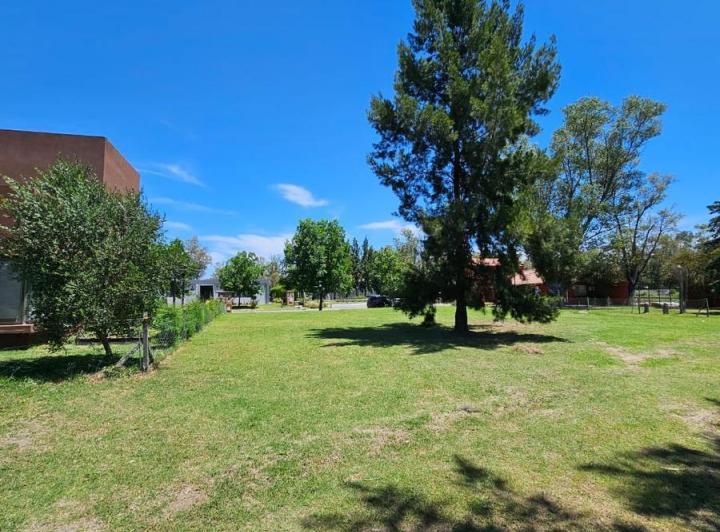 Terreno · 616m²