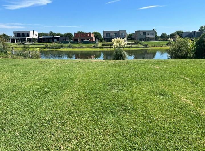 Terreno · 836m²