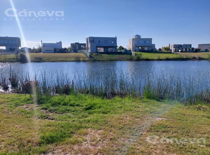 Terreno · 853m²