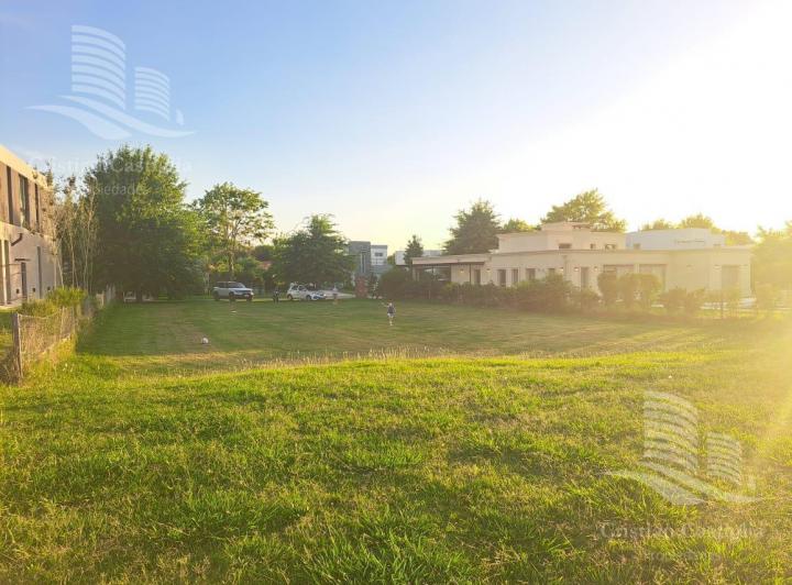 Terreno · 926m²