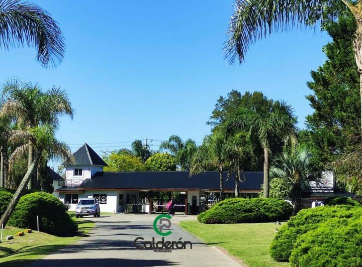 Terreno · 856m²