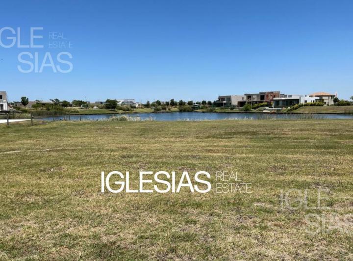 Terreno · 1054m²
